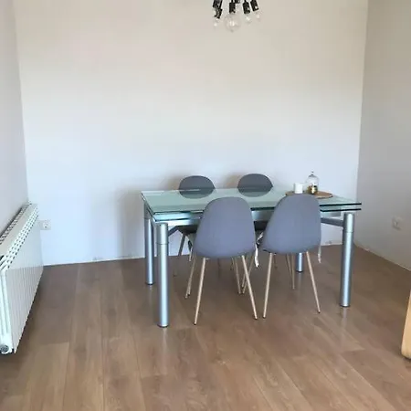 Piso En Casa De Pueblo Lejlighed *